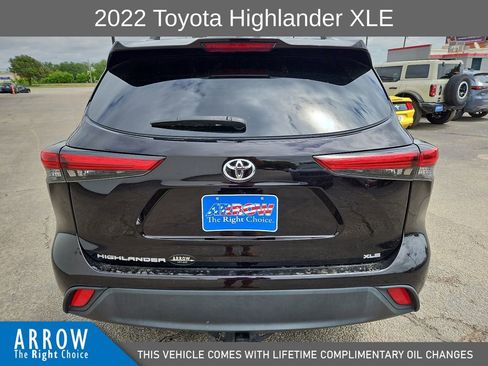 Used 2022 Toyota Highlander XLE FWD image 11