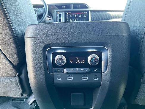 Used 2023 GMC Yukon Denali w/ Advanced Technology Package AWD/4WD image 27