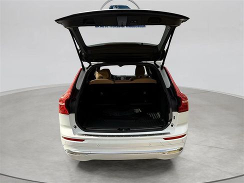 Used 2023 Volvo XC60 B5 Ultimate w/ Protection Package Premier image 9