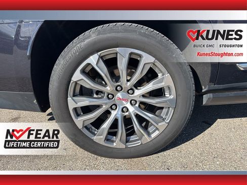 Used 2024 GMC Yukon Denali w/ Denali Reserve Package image 14