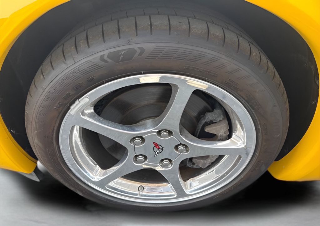 Used 2004 Chevrolet Corvette Coupe w/ Preferred Equipment Group RWD image 20