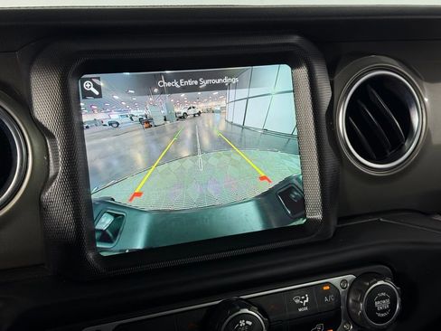 Certified 2023 Jeep Gladiator Overland w/ LED Lighting Group image 19