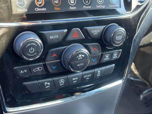 Certified 2022 Jeep Grand Cherokee Limited image 22