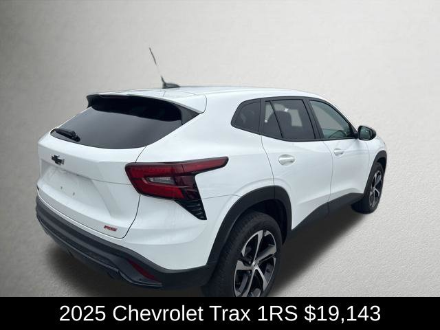 Used 2025 Chevrolet Trax RS w/ Driver Confidence Package FWD image 5