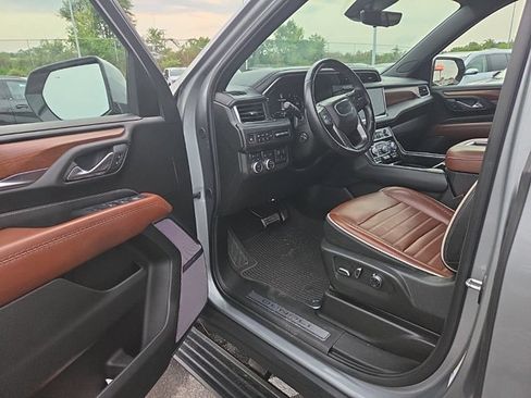 Used 2024 GMC Yukon Denali Ultimate AWD/4WD image 12