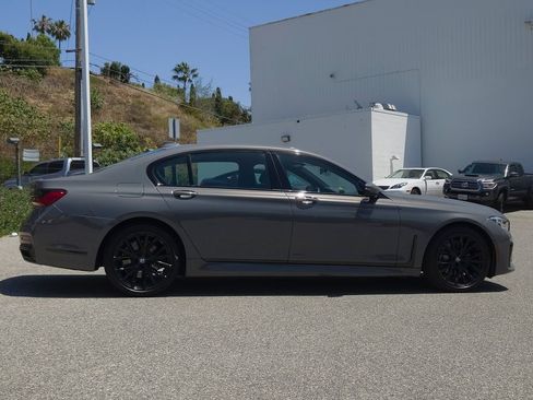 Used 2022 BMW 740i w/ M Sport Package RWD image 4