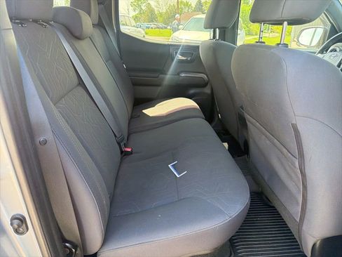 Used 2019 Toyota Tacoma TRD Sport w/ Technology Package AWD/4WD image 28
