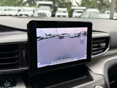Used 2020 Ford Explorer XLT w/ Equipment Group 202A AWD/4WD image 17