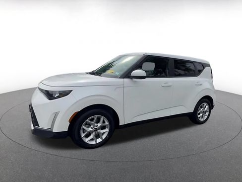 Used 2025 Kia Soul LX w/ LX Technology Package FWD image 7