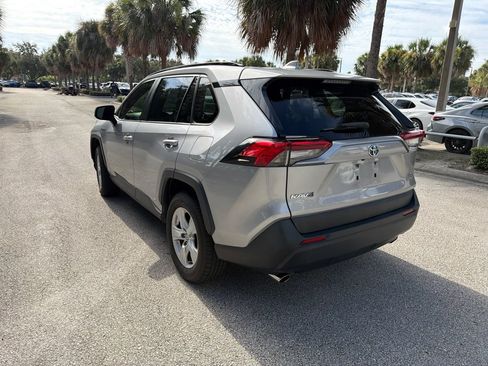 Used 2020 Toyota RAV4 XLE w/ Convenience Package AWD/4WD image 3
