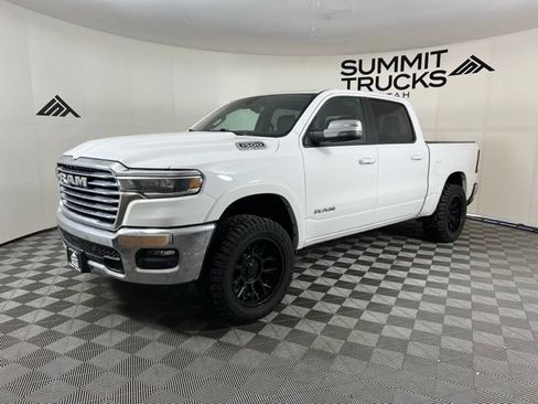 Used 2025 RAM 1500 Laramie AWD/4WD image 8
