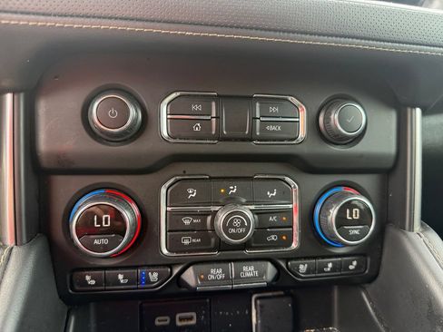Used 2023 Chevrolet Suburban Premier RWD image 16