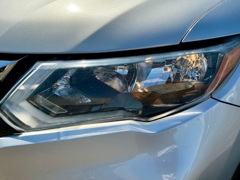 Used 2017 Nissan Rogue S w/ S Appearance Package AWD/4WD image 10