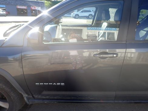 Used 2015 Jeep Compass High Altitude image 24