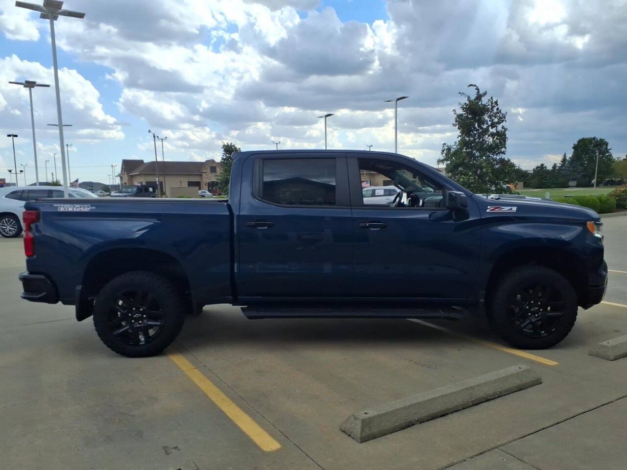 Used 2023 Chevrolet Silverado 1500 LT Trail Boss w/ Protection Package AWD/4WD image 7