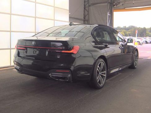 Used 2020 BMW 740i xDrive w/ M Sport Package AWD/4WD image 2