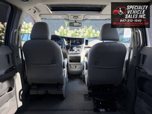 Used 2016 Toyota Sienna XLE FWD image 34