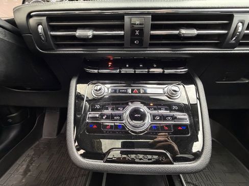 Used 2020 Lincoln Corsair AWD w/ Premium Package image 19