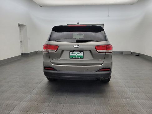 Used 2016 Kia Sorento LX w/ LX Convenience Package image 7