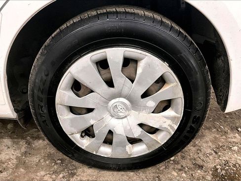 Used 2016 Toyota Yaris LE image 8