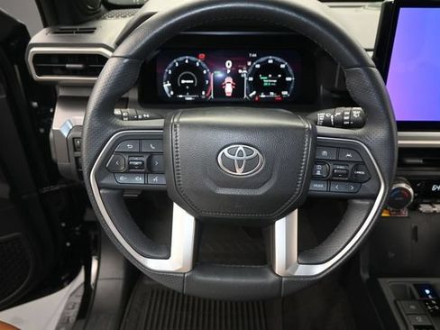 Used 2025 Toyota 4Runner TRD Off-Road Premium AWD/4WD image 7