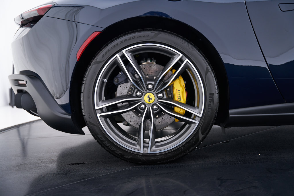 Used 2025 Ferrari Roma Spider RWD image 39