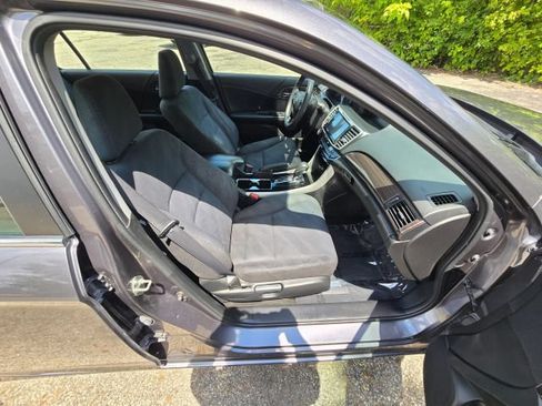 Used 2017 Honda Accord EX image 15