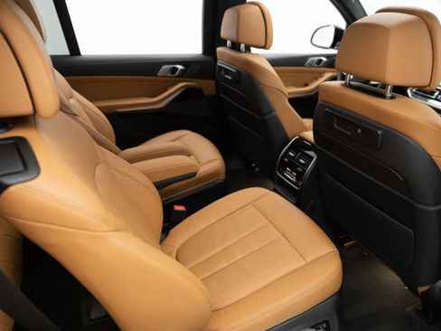 Used 2021 BMW X7 xDrive40i w/ M Sport Package AWD/4WD image 64