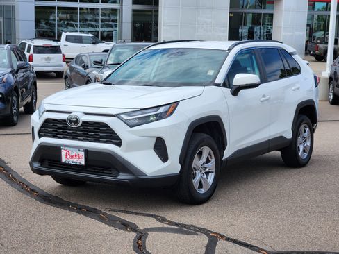 Used 2025 Toyota RAV4 XLE AWD/4WD image 4