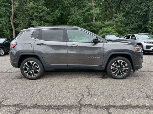 Used 2023 Jeep Compass Limited w/ Sun and Sound Group AWD/4WD image 6