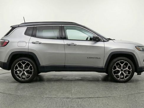 Used 2025 Jeep Compass Limited image 11