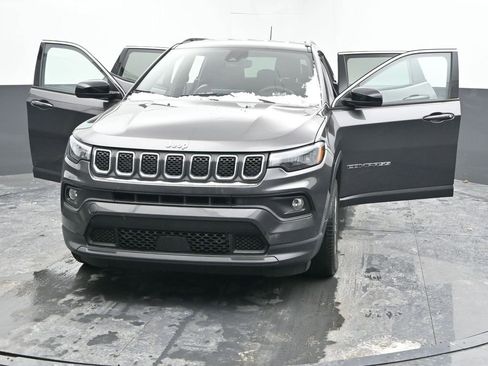 Used 2024 Jeep Compass Latitude image 52