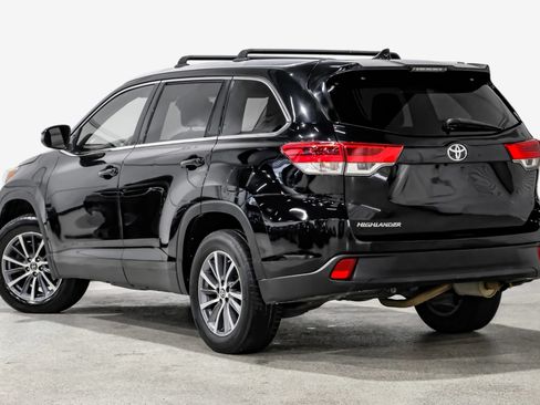 Used 2019 Toyota Highlander XLE FWD image 8