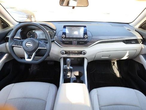 Certified 2025 Nissan Altima 2.5 SV FWD image 21