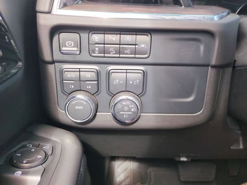 Certified 2025 Chevrolet Suburban Z71 image 18