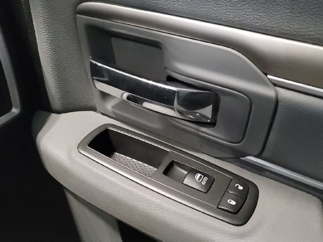 Used 2015 RAM 1500 Classic SLT AWD/4WD image 22