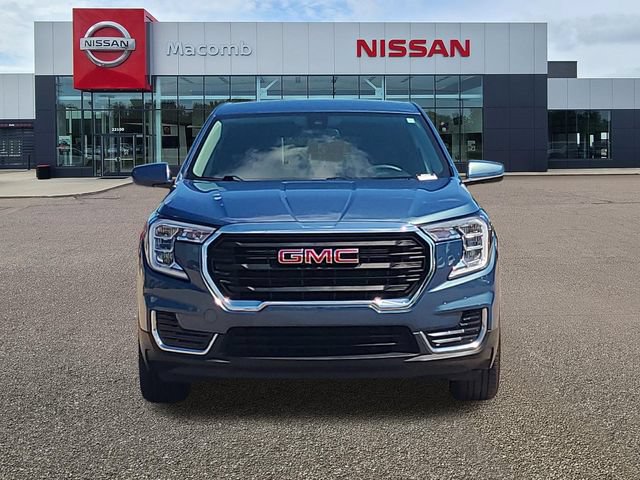 Used 2024 GMC Terrain SLE AWD/4WD image 2