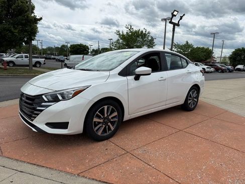 Used 2024 Nissan Versa SV FWD image 3