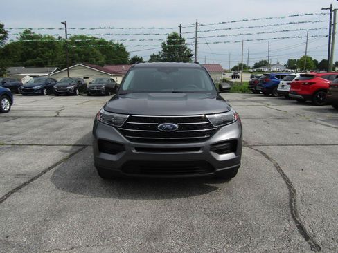 Used 2022 Ford Explorer XLT AWD/4WD image 2