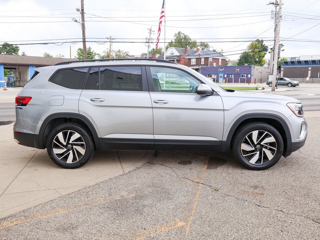 Used 2024 Volkswagen Atlas SE w/ Panoramic Sunroof Package AWD/4WD image 6