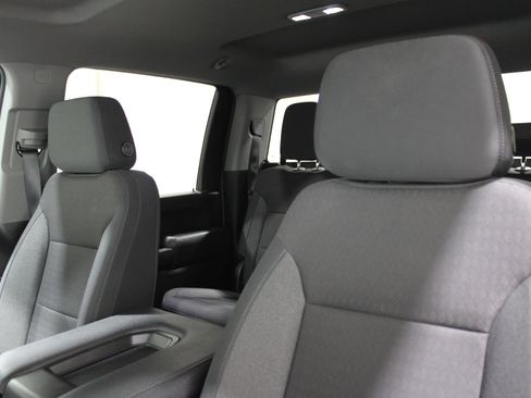 Used 2024 Chevrolet Silverado 2500 Custom w/ Custom Value Package image 5