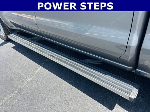 Used 2021 Chevrolet Silverado 1500 High Country w/ Technology Package image 11