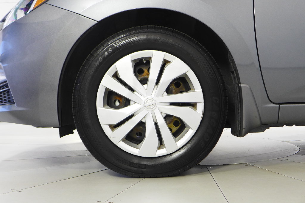 Used 2020 Nissan Versa S FWD image 5
