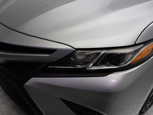 Certified 2020 Toyota Camry SE image 3