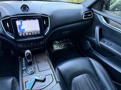 Used 2017 Maserati Ghibli image 21