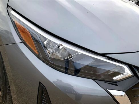 Used 2024 Nissan Sentra S image 35