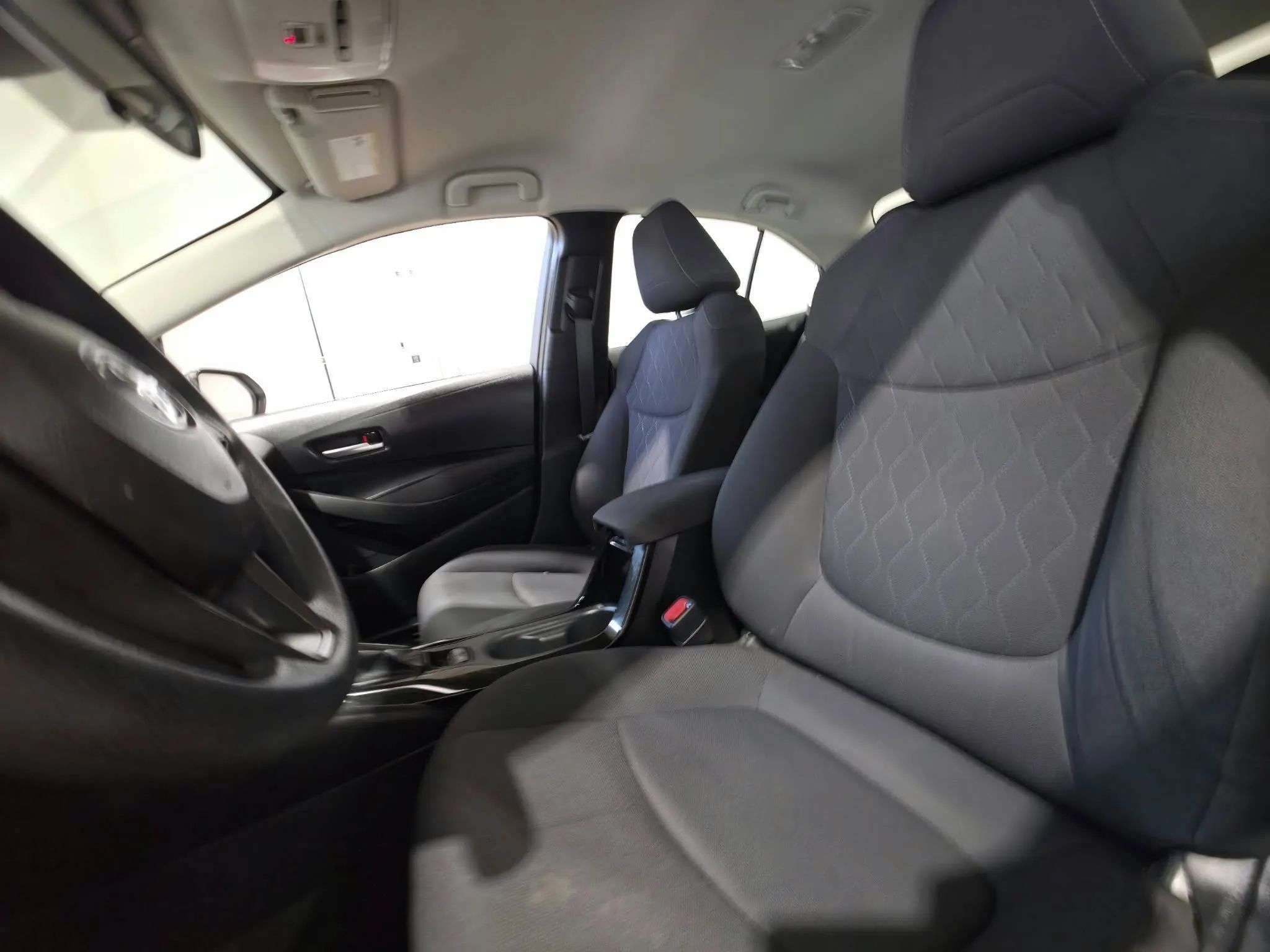 Used 2021 Toyota Corolla LE w/ Carpet Mat Package (TMS) FWD image 10