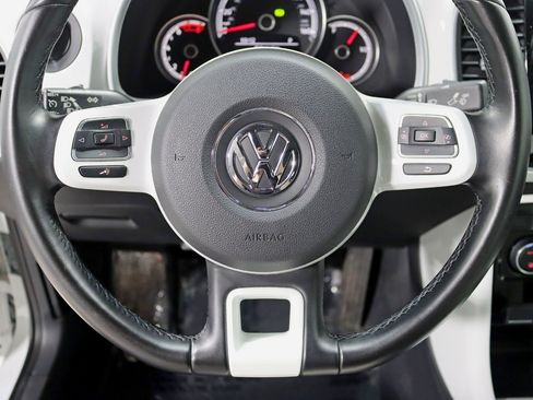 Used 2019 Volkswagen Beetle 2.0T SE FWD image 15