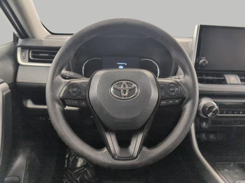 Used 2025 Toyota RAV4 LE AWD/4WD image 5