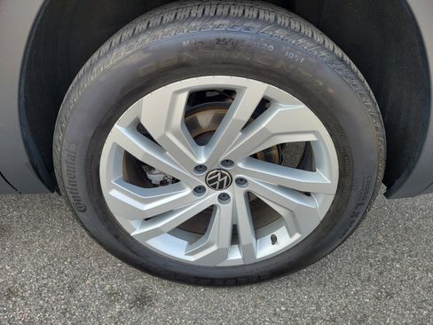 Certified 2021 Volkswagen Atlas SE image 29